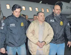  ?? ?? Joaquín “El Chapo” Guzmán al llegar al aeropuerto de Ronkonkoma, Nueva York, el 19 de enero de 2017