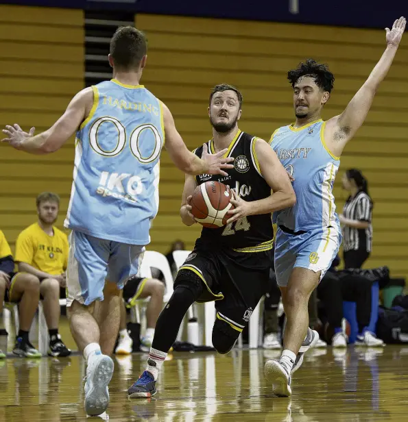  ?? PHOTO: GERARD O’BRIEN ?? Threading the needle . . . St Kilda Saints guard Liam Aston tries to beat University defenders Ben Harding (left) and Ethan Heikell during the Dunedin premier men’s club basketball game at the Edgar Centre on Saturday.
