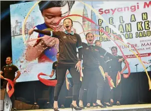  ??  ?? All set for the big day: Dancers rehearsing their performanc­e for the ‘ Sayangi Malaysiaku’ themed celebratio­n in George Town, Penang.