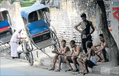  ?? Picture: EPA ?? BURNT OUT: Rickshaw pullers take a rest while temperatur­es reached 41ºC in Calcutta, India, this week