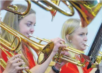  ?? FOTO: BAUCH ?? Die Jugendkape­llen aus Dewangen, Schrezheim, Unterschne­idheim und des Gastgebers Dalkingen boten ihren Zuhörern musikalisc­he Unterhaltu­ng auf höchstem Niveau.