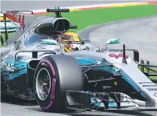  ??  ?? BRITÁNICO. Lewis Hamilton iniciará en la primera posición hoy en el gran premio de Bélgica.