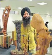  ?? HT PHOTO ?? Sculptor Jaswinder Singh at his studio.