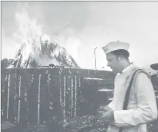  ?? KK CHAWLA/HT ARCHIVE ?? Former prime minister Rajiv Gandhi at Sanjay Gandhi’s funeral.