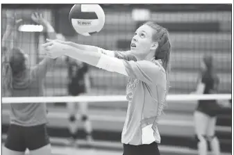  ?? NWA Democrat-Gazette/J.T. WAMPLER ?? Fort Smith Southside’s Avery Fitzgerald warms up before the Maverick’s match against Fayettevil­le Aug. 29.