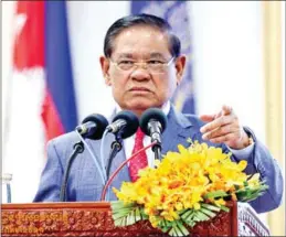  ?? INTERIOR MINISTRY ?? Interior minister Sar Kheng addresses the graduation ceremony of a police academy training course on December 27.