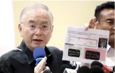  ?? — Bernama photo ?? Wee shows the report on the failure of the Automated Train Control system during his Nov 11 press conference.