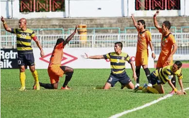  ??  ?? No homeground: Players training at the Petaling Jaya Stadium (right) which is now under renovation.