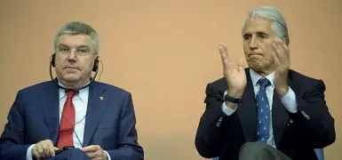  ??  ?? I vertici dello sport A sinistra Thomas Bach, presidente del Cio. Con lui, Giovanni Malagò, presidente del Coni