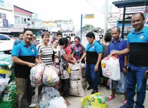  ??  ?? EXCITED residents bring segregated plastice waste materials