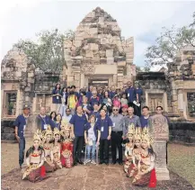  ??  ?? The hosts, diplomats and dancers at the entrance of the Sdok Kok Thom temple.