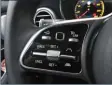  ??  ?? BOUTON TOUCH-CONTROL : il s’agit du petit carré situé de chaque côté en haut de la branche du volant, et dont la bonne utilisatio­n demande un petit temps d’accoutuman­ce.