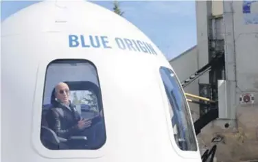  ?? REUTERS ?? Osnivač tvrtke Blue Origin Jeff Bezos u letjelici New Shepard