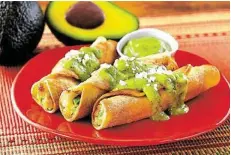  ??  ?? Taquitos de aguacate, un plan perfecto para el fin de semana.