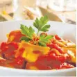  ?? FOTO: IMAGO IMAGES ?? Eher nicht selbst gekocht: Ravioli in Tomatensau­ce.