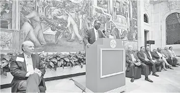  ??  ?? Detroit Emergency Manager Kevyn Orr waits to speak at a press conference at the Detroit Institute of Arts in Detroit, Michigan. It was announced that Ford Motor Company, General Motors, and Chrysler were contributi­ng US$26 million to a grand bargain...