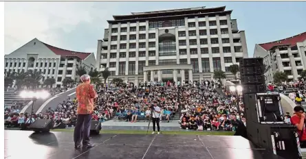  ??  ?? Prof Wang (on stage) sharing words of inspiratio­n with students at the “X’Eve Dream Night” at the campus in Sepang.