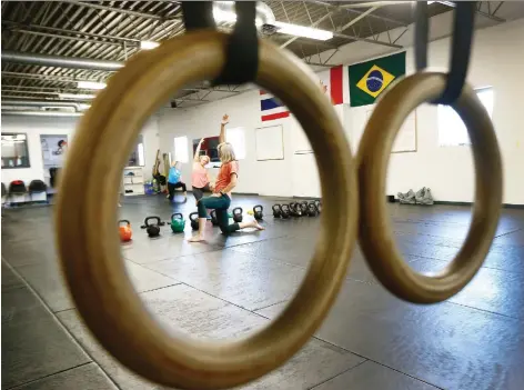  ?? TONY CALDWELL ?? Mary Jo Lewis runs a cancer survivors boot camp in Ottawa in September. Many survivors find working out with people who have been through similar experience­s with the disease to be helpful to their mental and emotional recovery.