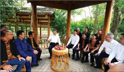  ?? LI XUEREN / XINHUA ?? President Xi Jinping, who is also general secretary of the Communist Party of China Central Committee, chats with villagers on April 11 during an inspection in the city of Wuzhishan, Hainan province.