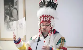  ?? THE CANADIAN PRESS/ FILES ?? Chief Stanley C. Grier, of the Piikani Nation of the Blackfoot Confederac­y, says Calgary should be renamed Mohkinstsi­s-aka-piyosis, translatin­g to Elbow (River) Many Houses.