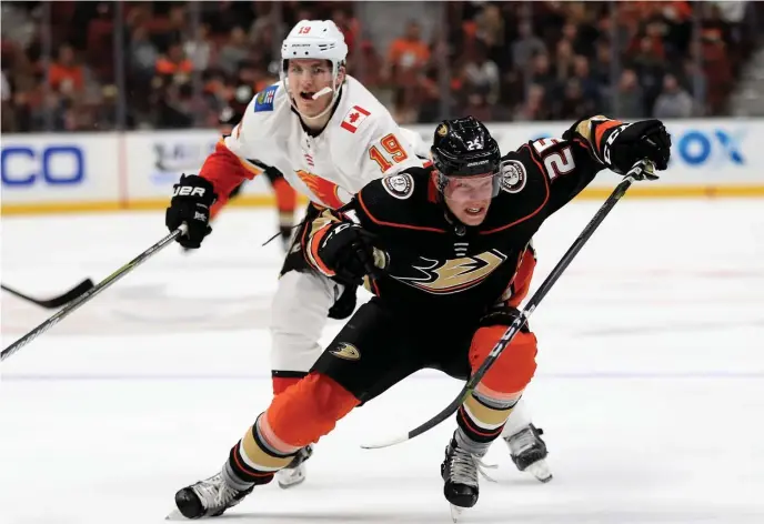  ??  ?? ‘VERY HAPPY’: Anaheim Ducks winger Ondrej Kase is excited to suit up for the Black and Gold.
