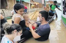  ?? LUCAS MELO–20/2/2021 ?? Em Tarauacá. Damasceno atende bebê com pneumonia