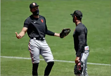  ?? AP PHOTO BY BEN MARGOT ?? San Francisco Giants’ Hunter Pence, left, gestures while speaking with manager Gabe Kapler during a baseball practice Friday, July 10, in San Francisco.