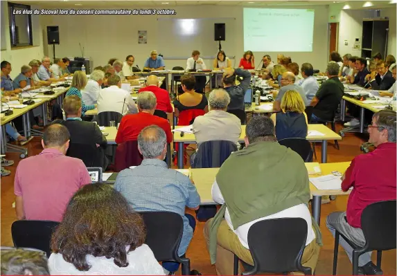  ??  ?? Les élus du Sicoval lors du conseil communauta­ire du lundi 3 octobre.