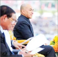  ?? HENG CHIVOAN ?? King Norodom Sihamoni watches boat races in Phnom Penh last year, flanked by high-ranking officials.