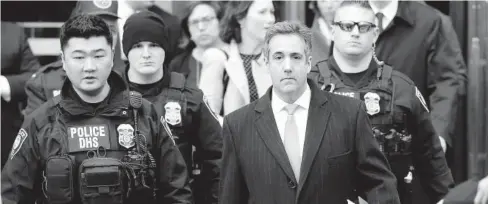  ?? FOTO: AP/EFE ?? &gt; Michael Cohen es escoltado por policías a su salida de la corte.