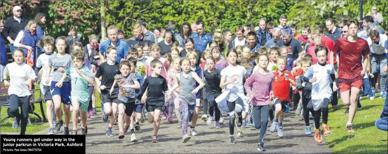  ?? Pictures: Paul Amos FM4775754 ?? Young runners get under way in the junior parkrun in Victoria Park, Ashford