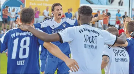  ?? FOTO: DEREK SCHUH ?? Die Spieler des FV Ravensburg (Sebastian Mähr) haben beim Pokalsieg gegen Aalen Selbstvert­rauen für die Oberliga getankt.