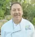  ??  ?? Ron DeBonis, chef ejecutivo de Busch Gardens, estuvo a cargo de la creación de la oferta culinaria de este festival.
