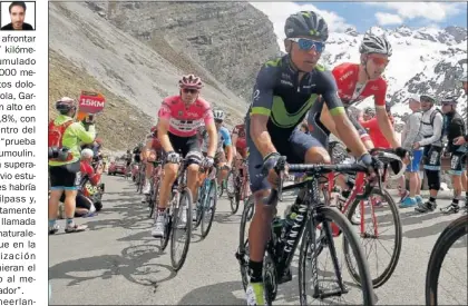  ??  ?? BATALLA EN LAS ALTURAS. Tom Dumoulin y Nairo Quintana, durante la subida al Stelvio.