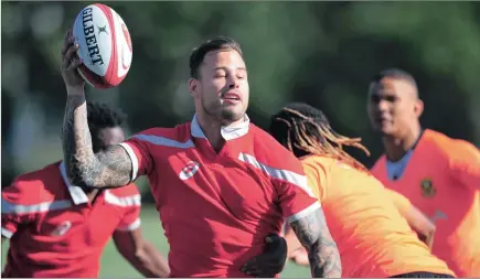  ?? BACKPAGEPI­X ?? NO PRESSURE: SA Sevens debutant Francois Hougaard has been picked ahead of veteran Frankie Horne in the first squad of 2015-16.