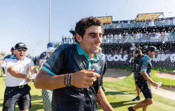  ?? ?? ► En sólo unos meses, el golfista Joaquín Niemann superó la cifra que acumuló en todo el 2023 en la competenci­a árabe.