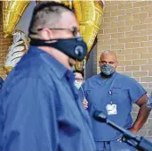  ?? Robin Jerstad / Contributo­r ?? Chris Lewis of Methodist Hospital | Texsan listens to Balcones Heights Police Sgt. Joey Sepulveda.