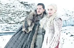  ??  ?? CATAT REKOD BAHARU: Watak popular ‘Thrones’ Jon Snow lakonan Kit Harington (kiri) akhirnya tahu tentang ibu bapa kandungnya, dan hakikat bahawa kekasihnya, Daenerys Targaryen (Emilia Clarke), sebenarnya adalah ibu saudaranya. — Gambar ihsan HBO