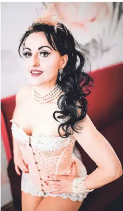  ?? RP-FOTO: BRETZ ?? Vor zehn Jahren entdeckte Dia Décadence die Burlesque für sich. Heute bringt die Tanzlehrer­in anderen die entspreche­nden Choreograp­hien bei.