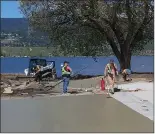  ?? RON SEYMOUR/The Daily Courier ?? City of Kelowna crews widen a City Park path to 6 metres from 3.5.