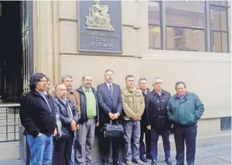  ?? FOTO: F.GONZÁLEZ. ?? ►► Dirigentes sindicales de empresas públicas ayer tras la reunión con Contralorí­a.