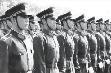 ??  ?? 1984年阅兵时的武­警部队