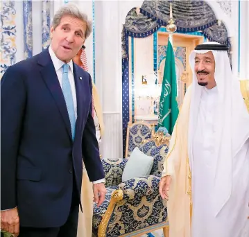  ??  ?? Le secrétaire d’état américain John Kerry a évoqué avec le roi Salmane d’arabie saoudite la situation en Syrie, en Libye et au Yémen.