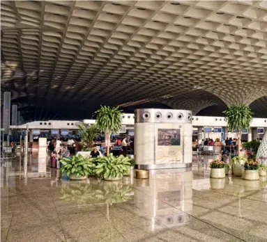  ??  ?? LEFT AND RIGHT: Chhatrapat­i Shivaji Internatio­nal Airport, Mumbai and its self baggage drop kiosks