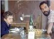  ??  ?? A tavola con papà Stefano Accorsi a Bologna a metà degli anni 70