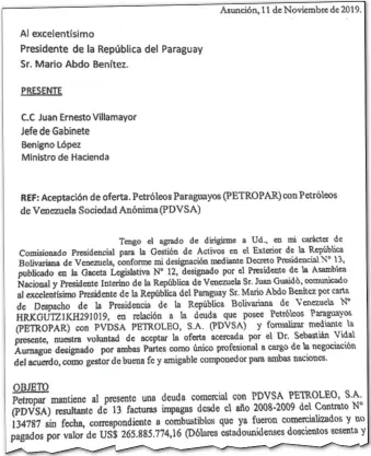  ??  ?? Villamayor entregó ayer uno de los dos borradores del acuerdo entre Petropar y PDVSA. El documento tiene fecha 11 de noviembre de 2019 y fue enviado al presidente Mario Abdo.