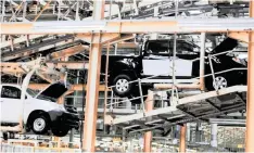  ?? | SIMPHIWE MBOKAZI African News Agency (ANA) ?? TOYOTA’S production line in Durban. South African vehicle manufactur­ing production in February slid 2.3 percent.