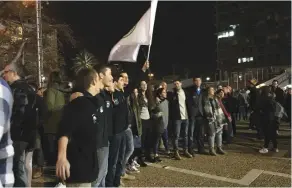  ?? (Lidar Gravé-Lazi) ?? YOUTH SING in Tel Aviv’s Rabin Square last night, at an event calling to heal the divisions in Israeli society.