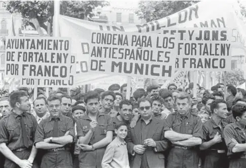  ?? // EFE ?? Varios españoles protestaro­n en Valencia contra la celebració­n del Contuberni­o de Múnich
