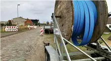  ?? FOTO: ECKHARD KRUSE ?? So kommen Fahrer von Müll-Lastern trotz Baustelle durch Altwigshag­en. Es soll allerdings auch schon vorgekomme­n sein, dass die Straße unangemeld­et voll gesperrt war.